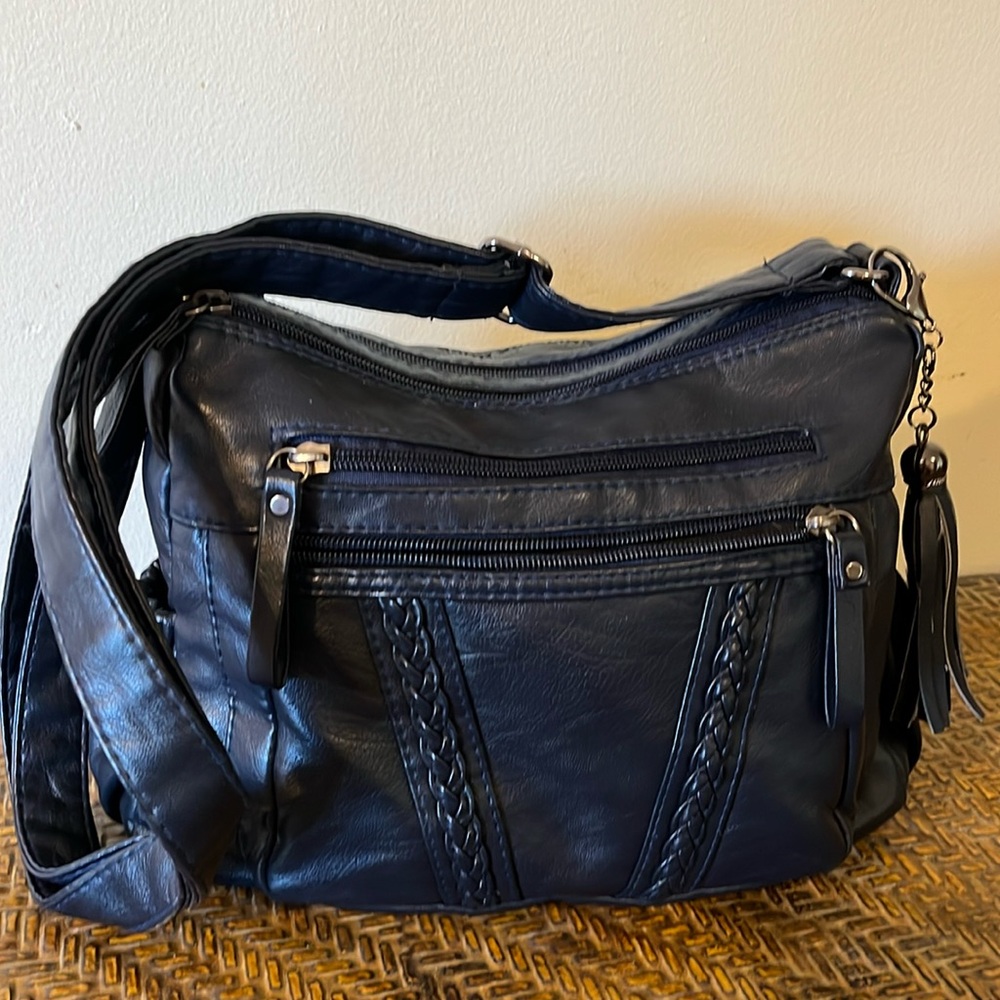 Elda, Crossbody bag, soft leather, shoulder bag, multi pockets